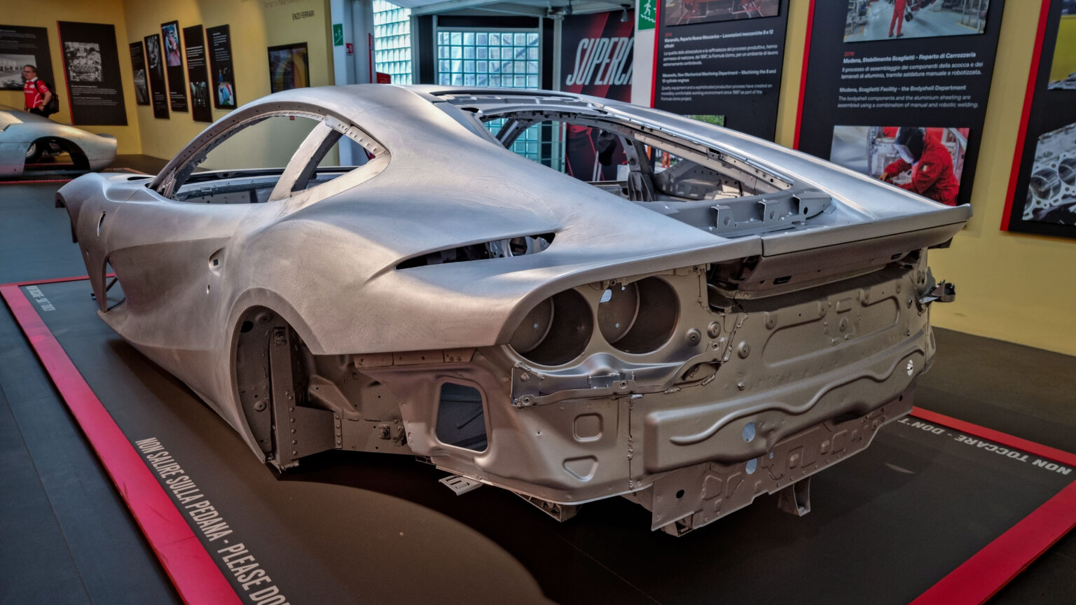 Ferrari 812 Superfast body