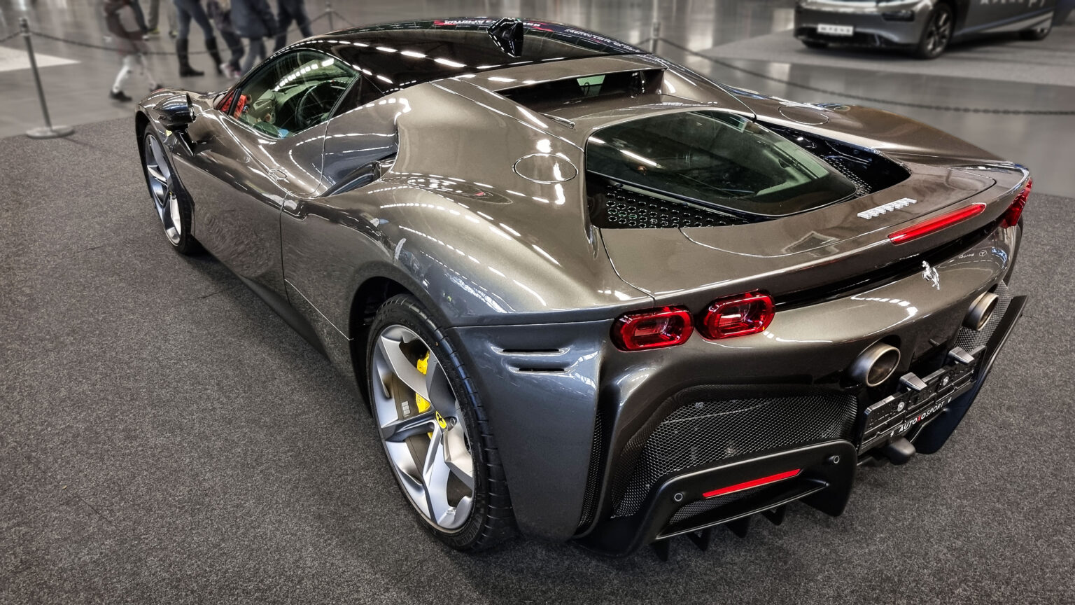 Ferrari SF90