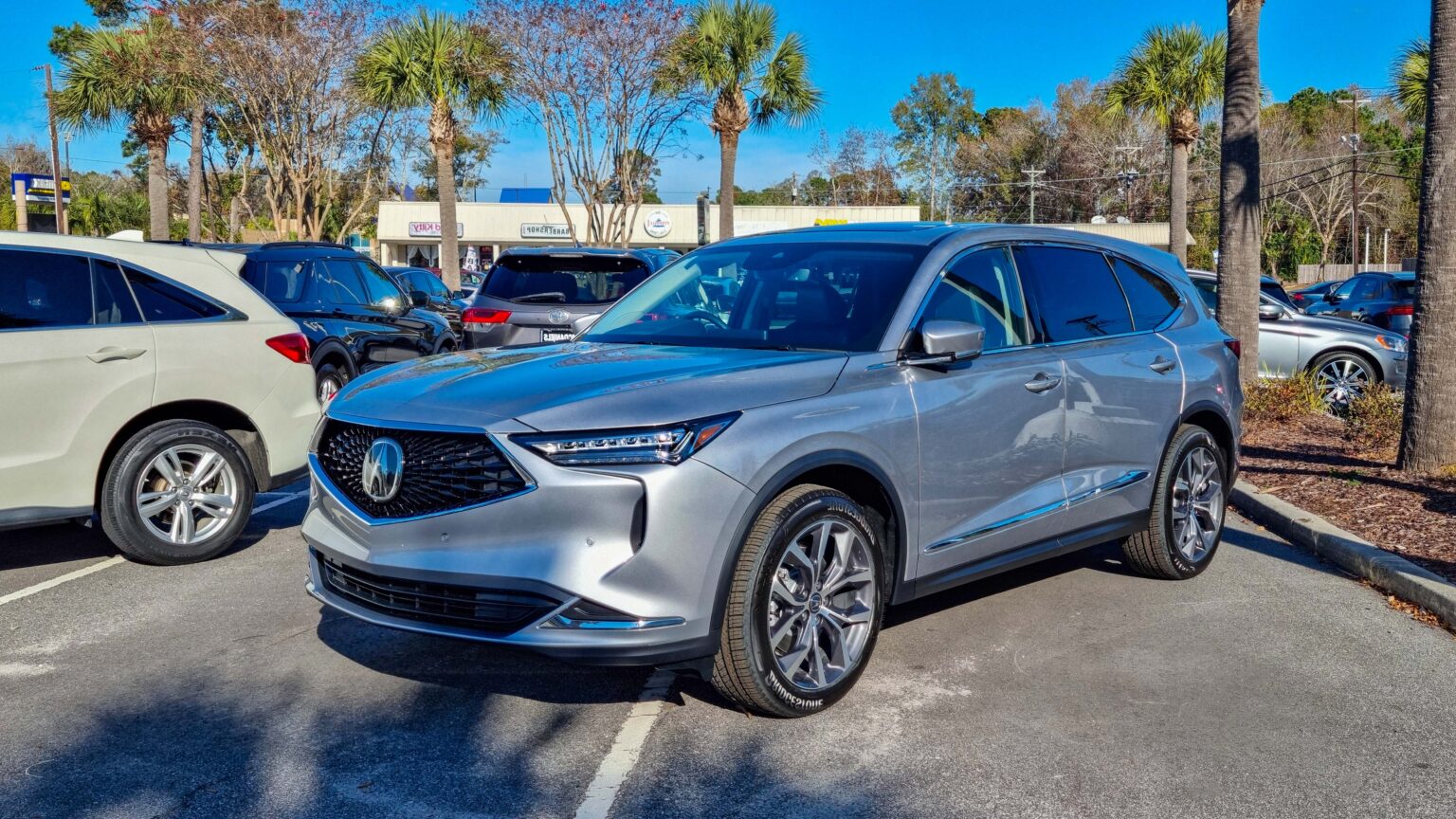 Acura SUV in front three-quarter view