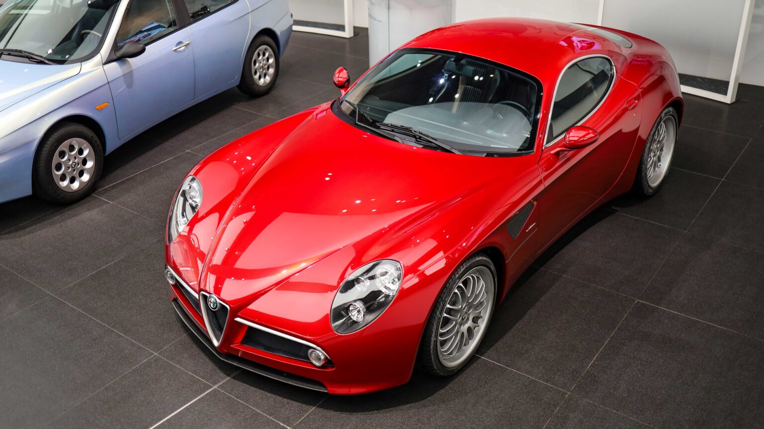 Alfa-Romeo-8C-Competizione-V8