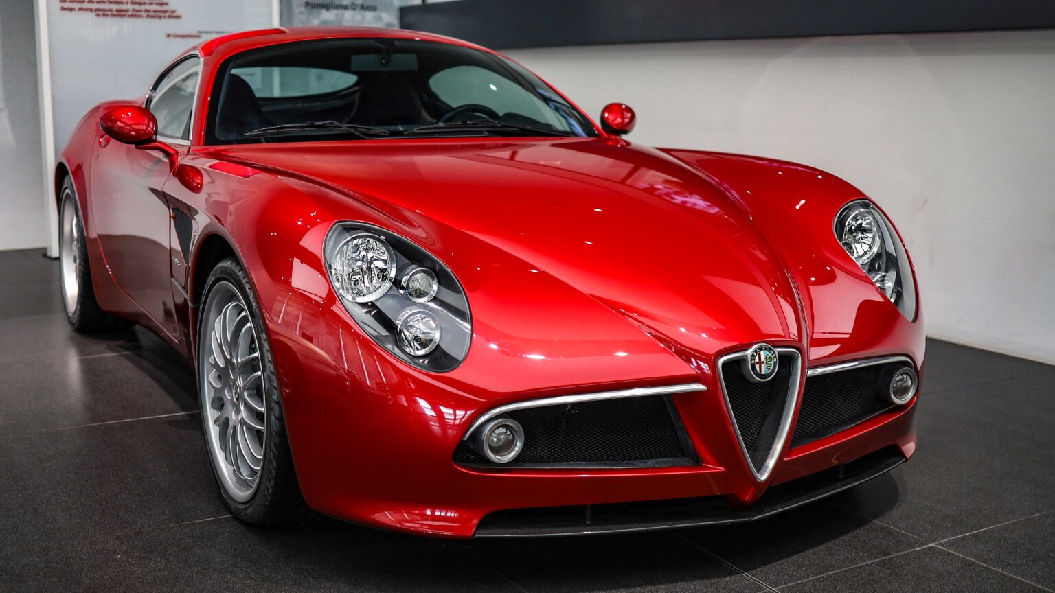 Alfa-Romeo-8C-Competizione-V8-2007