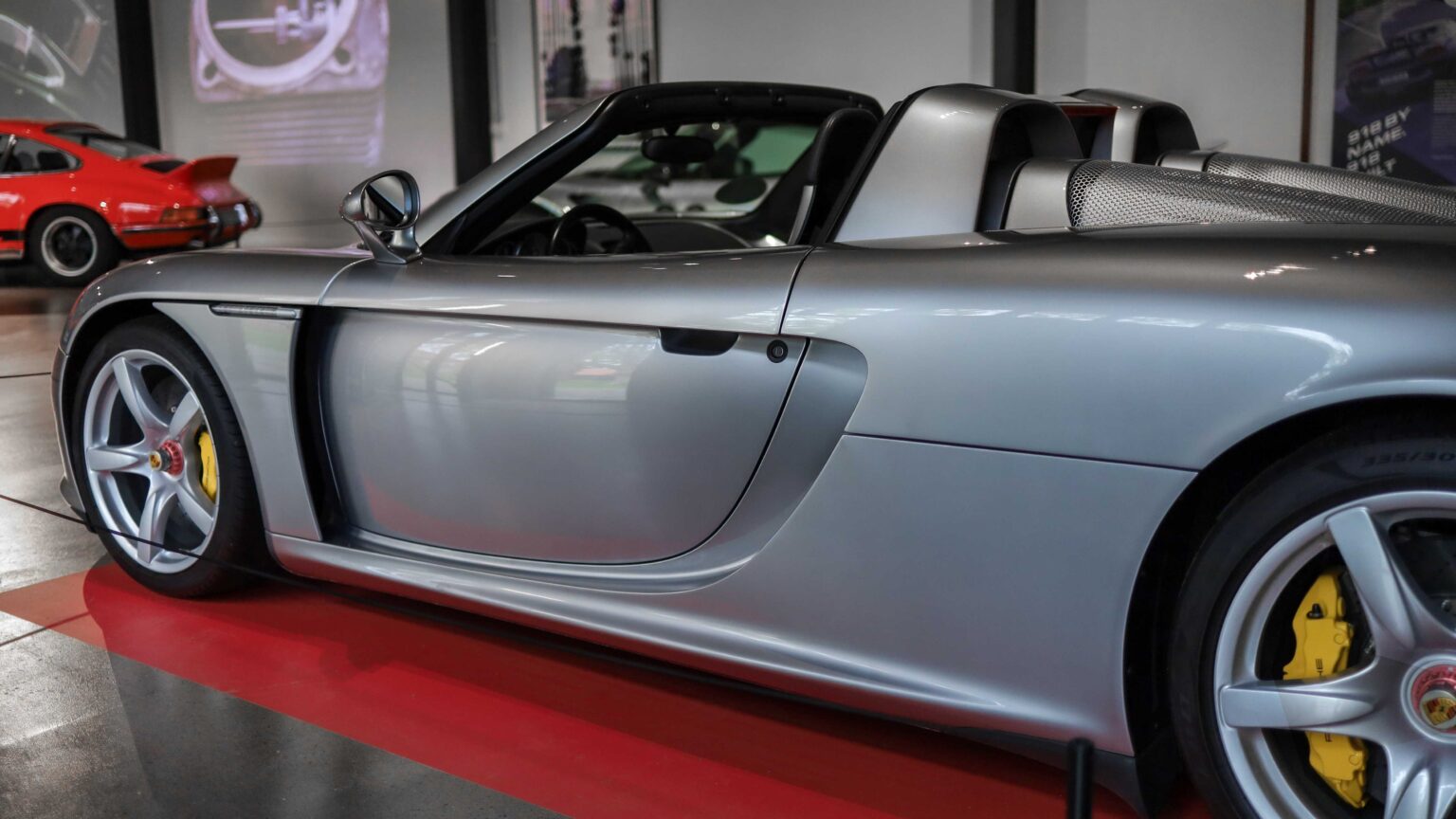 Porsche-Carrera-GT-side-detail