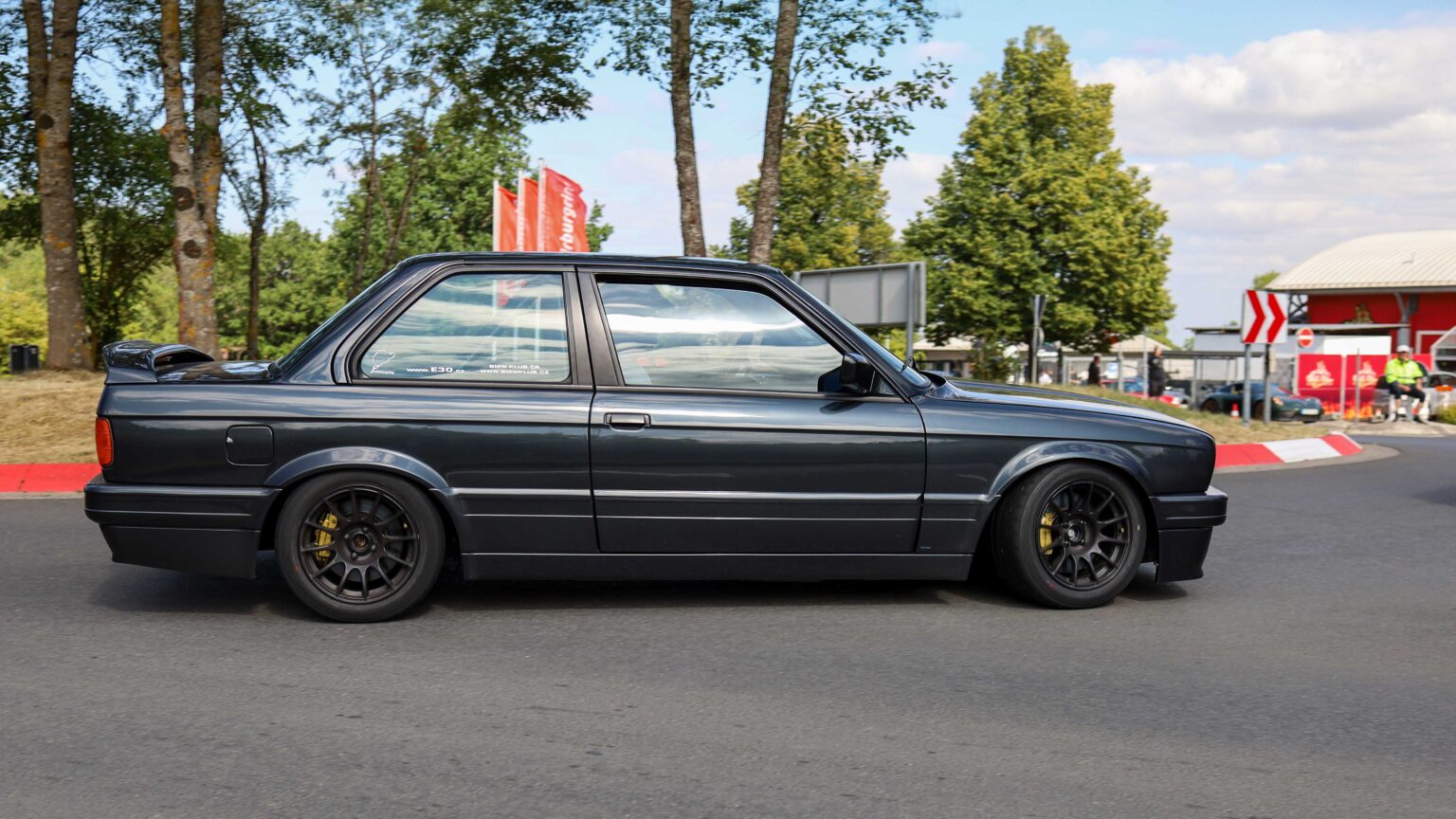 BMW-3-series-E30-black-side