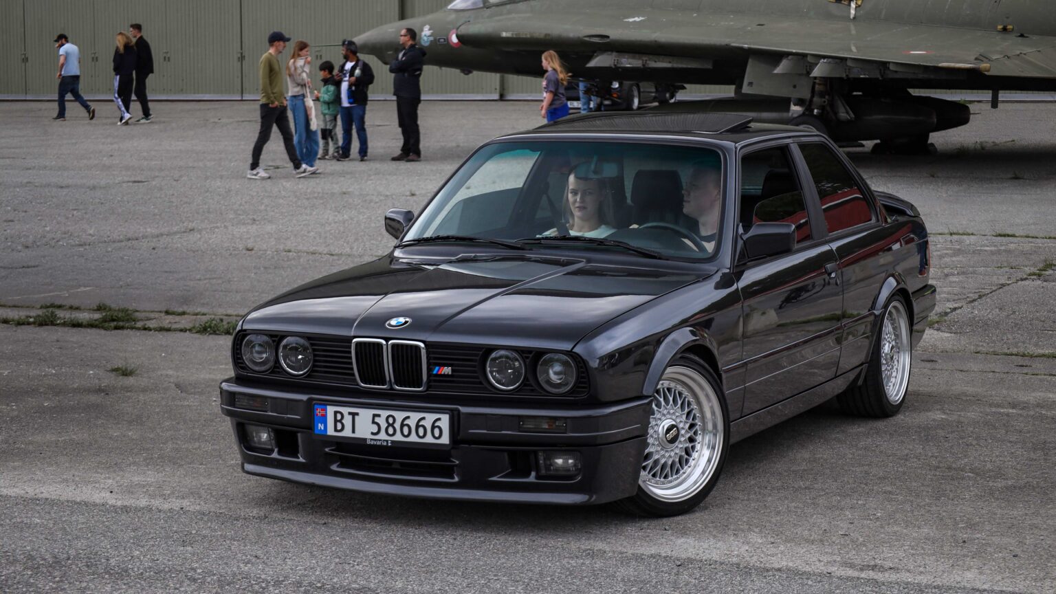 BMW-325i-M-Tech