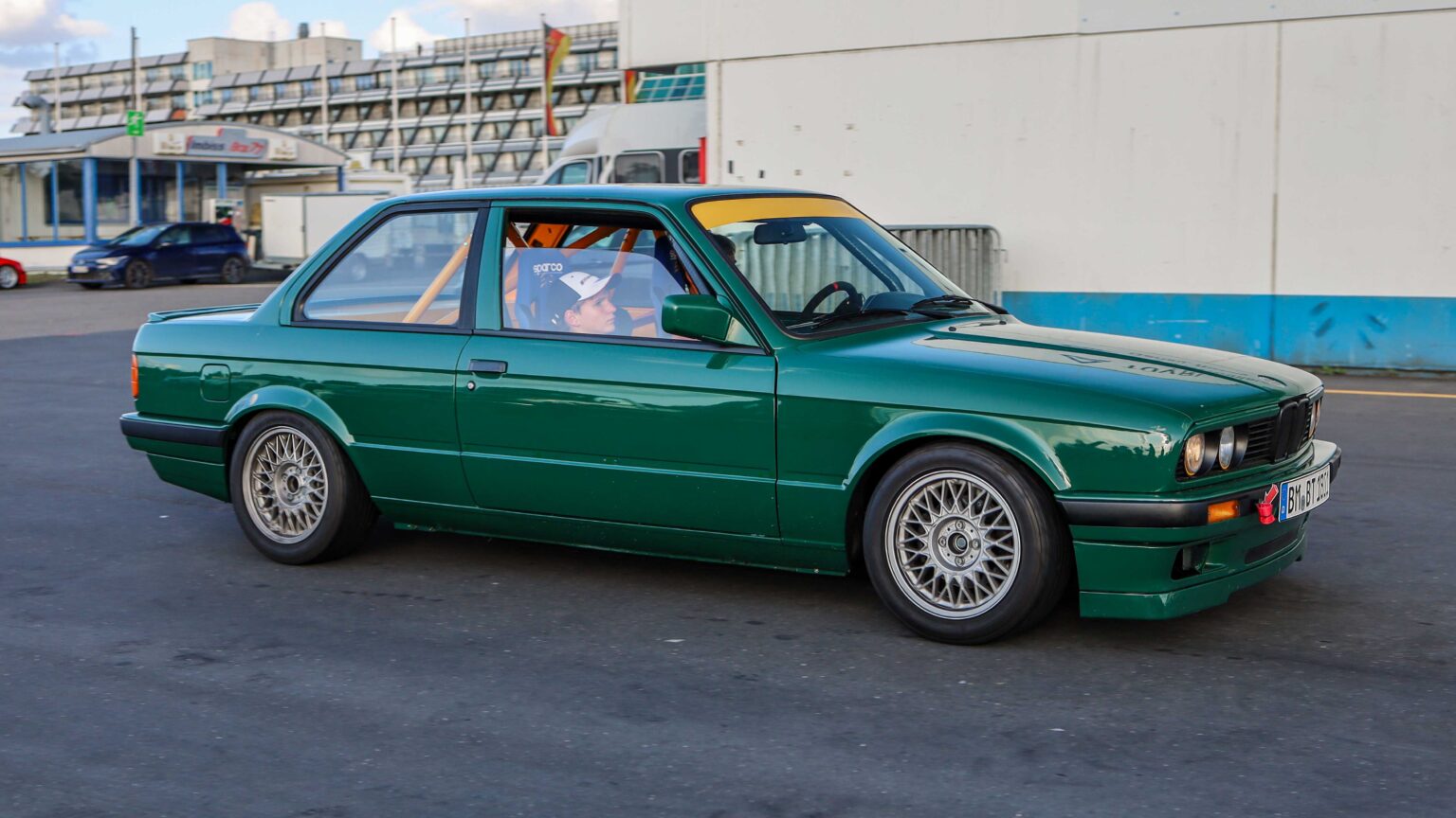 BMW-E30-green
