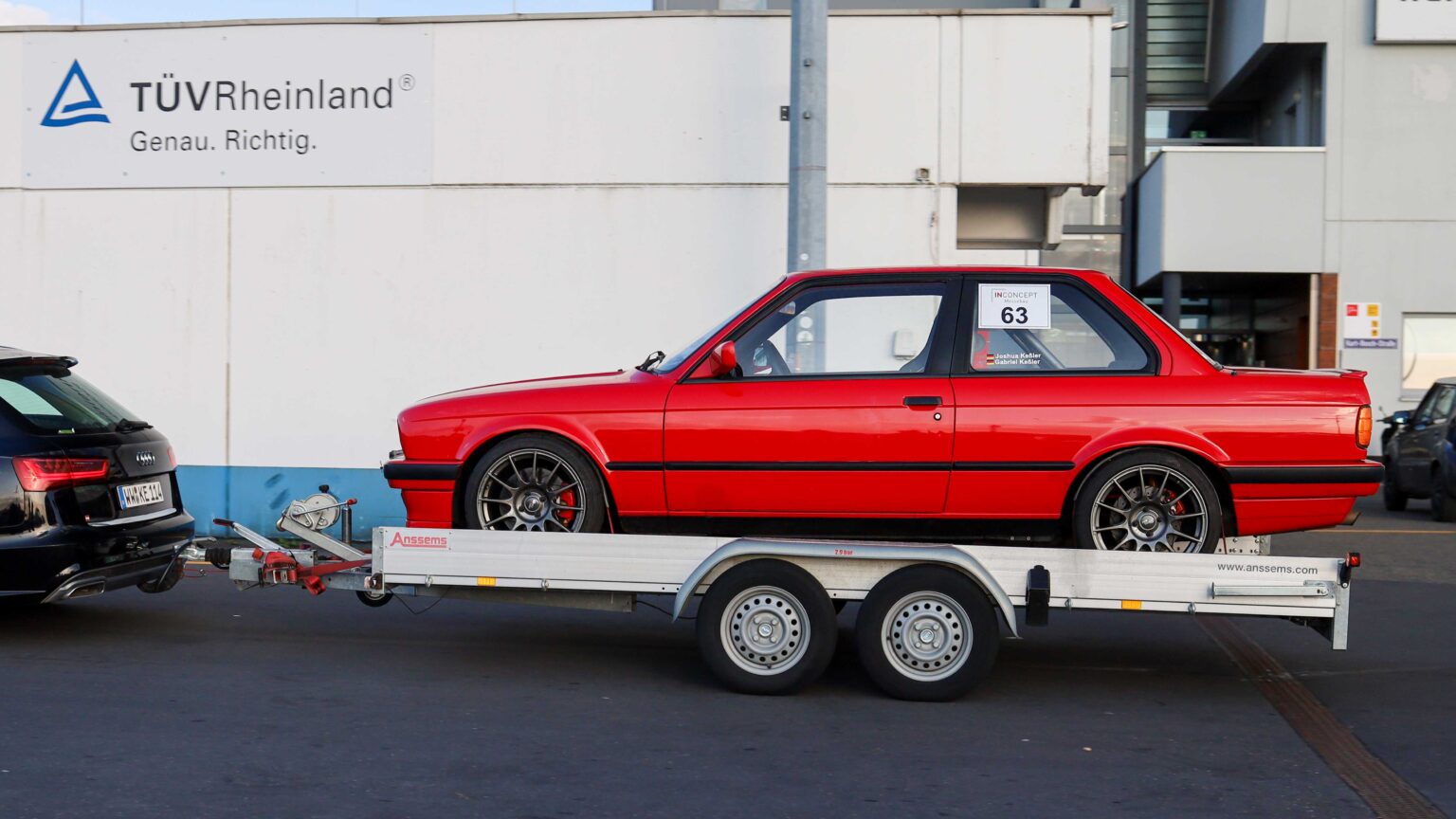 BMW-E30-racecar-at-Nurburgring