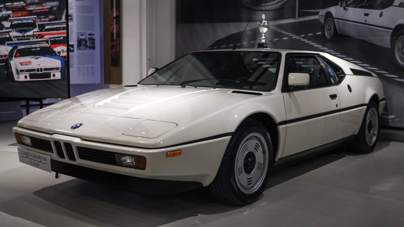 BMW-M1-at-Classic-Car-House-Lyngby