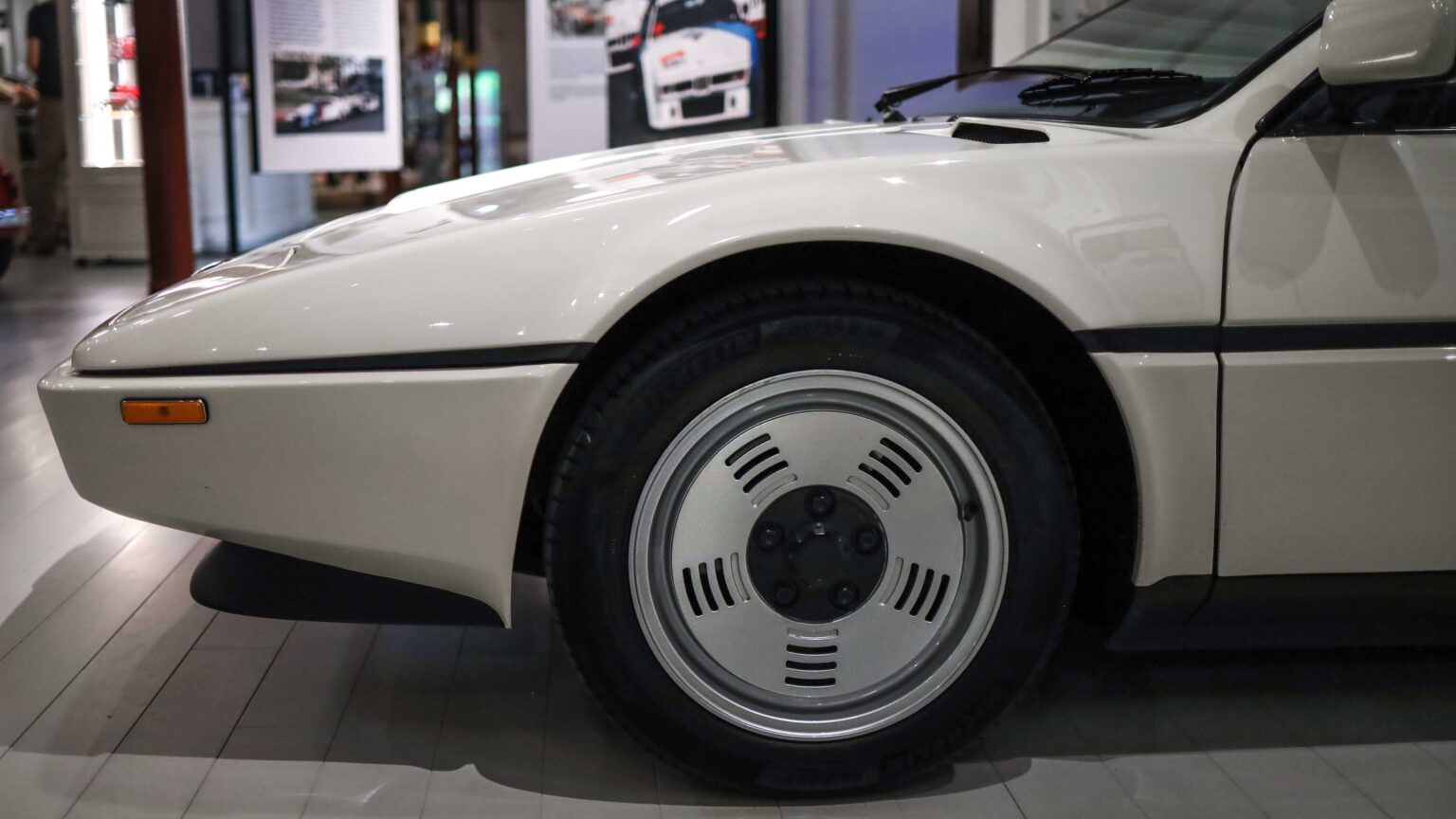 BMW-M1-wheel