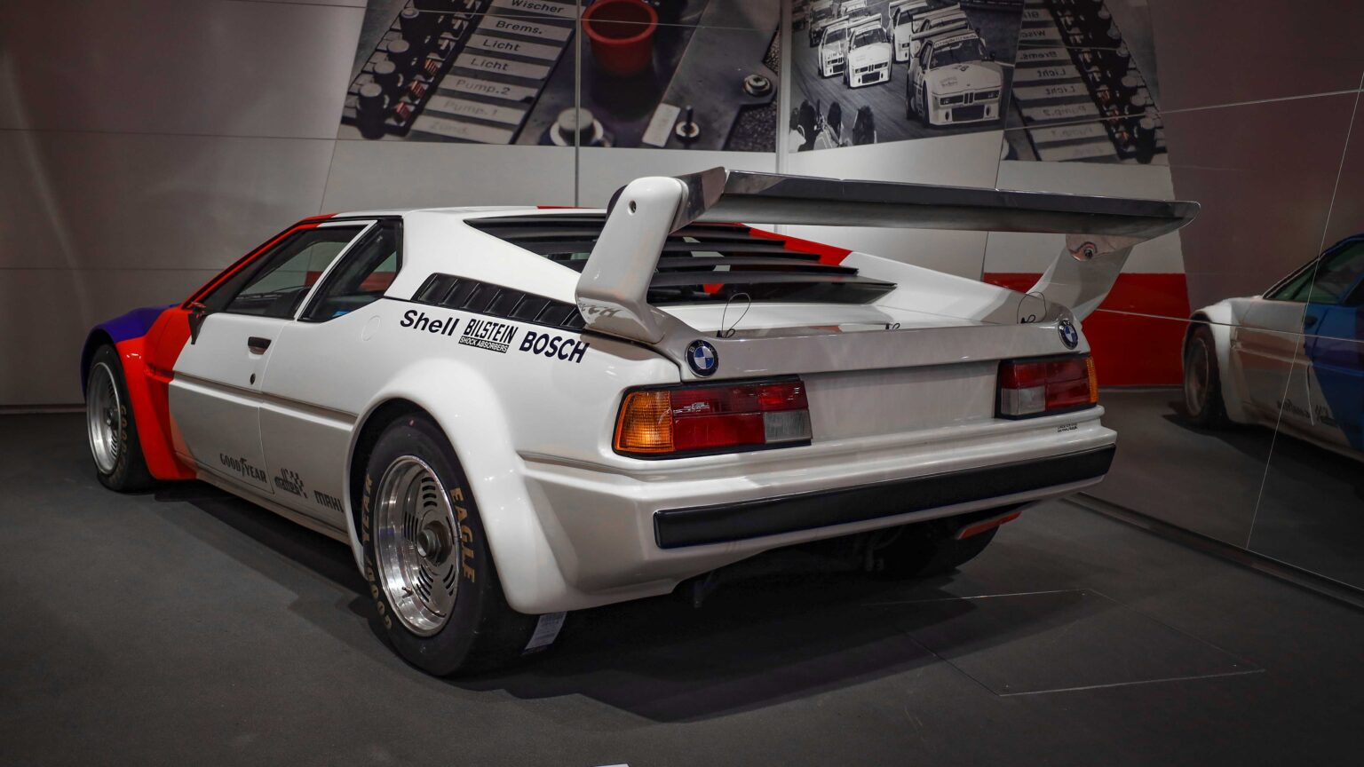 BMW-M1-white-wing