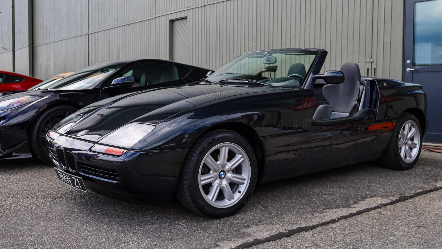 BMW-Z1-Black-parked
