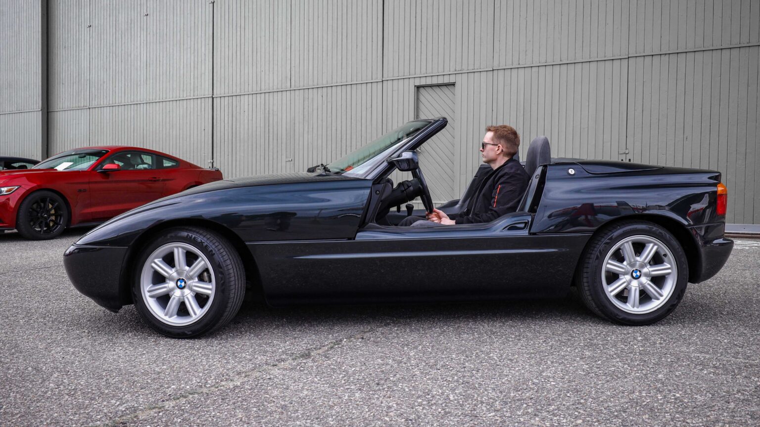 BMW-Z1-black-driving