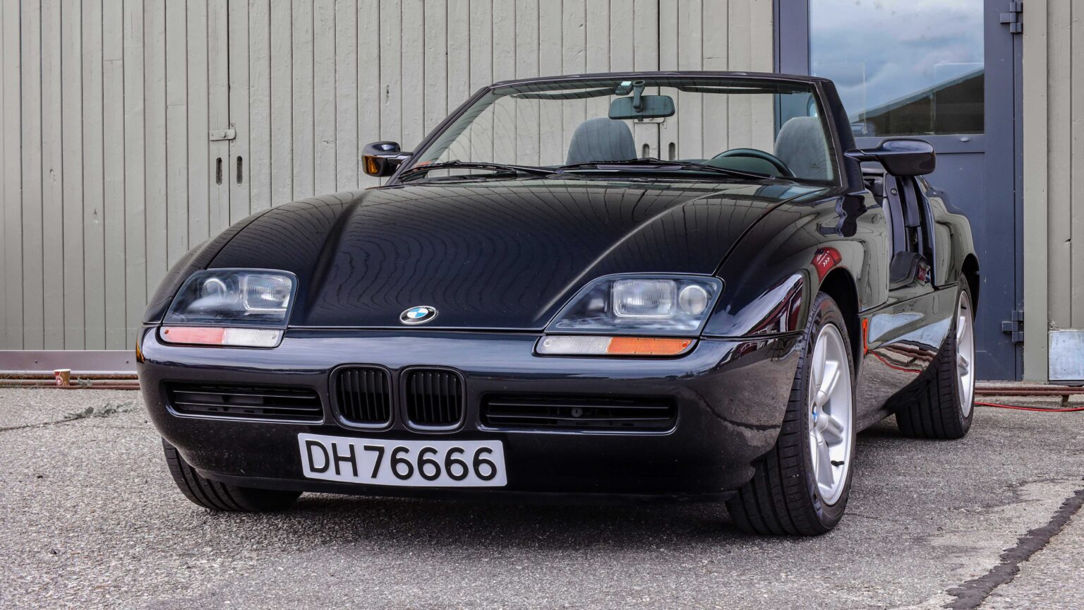 BMW-Z1-black-front