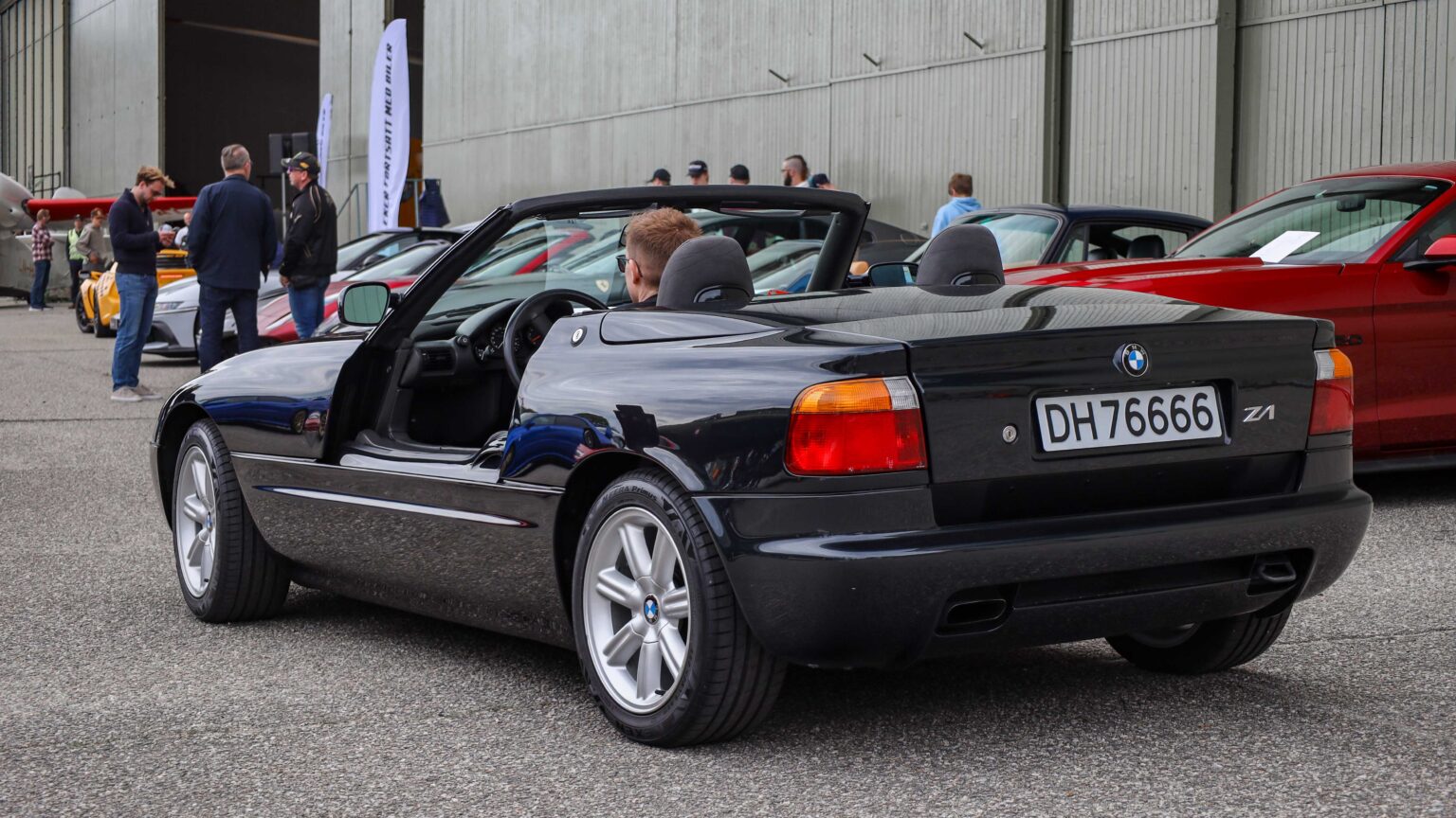 BMW-Z1-black-rear