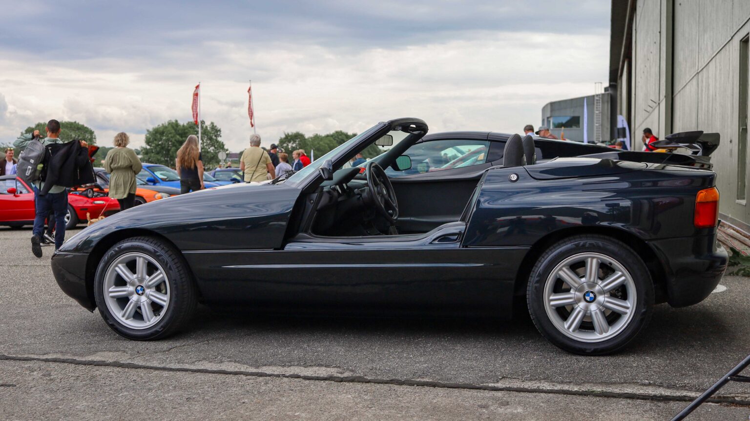 BMW-Z1-side-profile-black