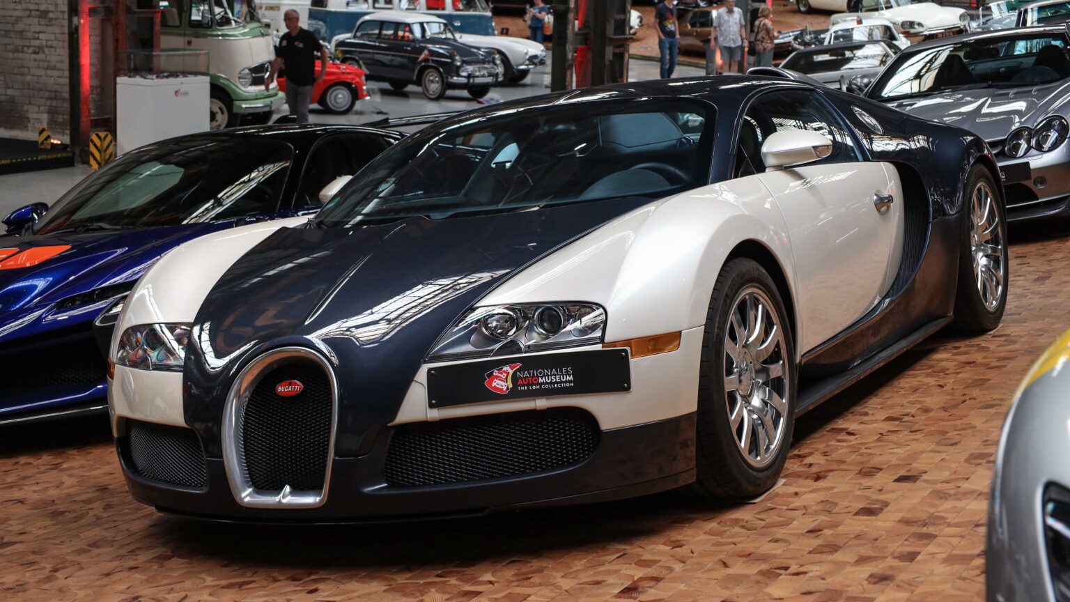 Bugatti-Veyron-front