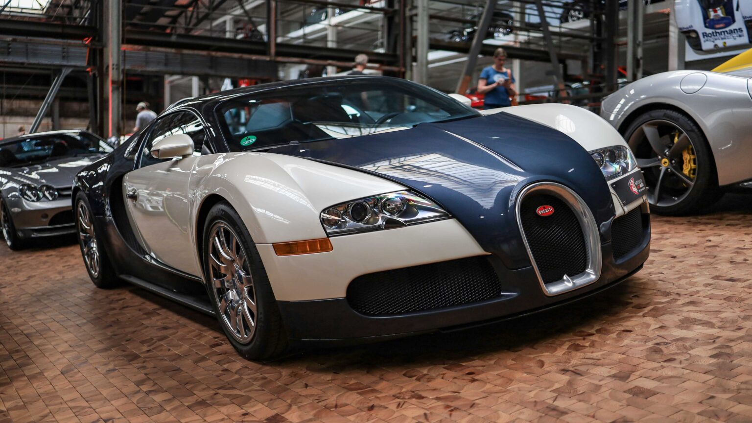 Bugatti-Veyron-front-white
