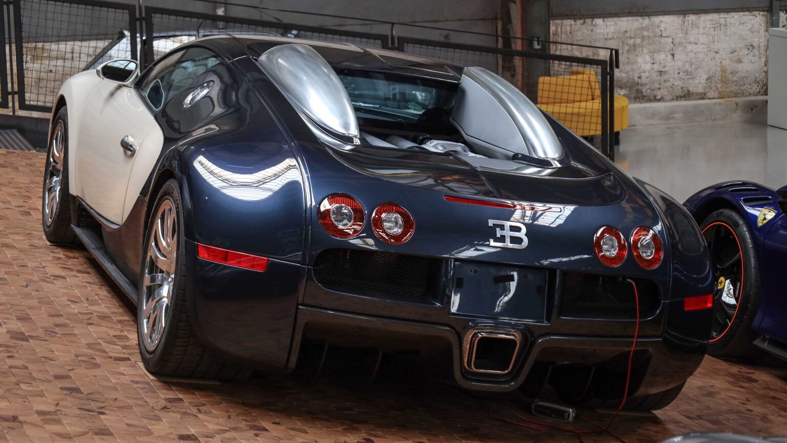 Bugatti-Veyron-rear