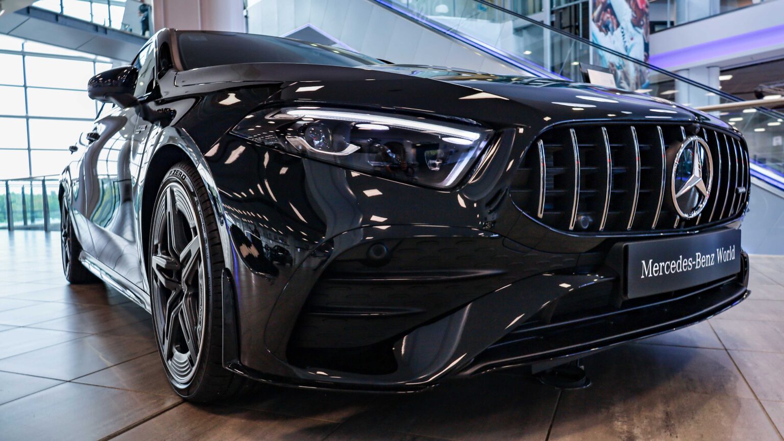 Mercedes-Benz-A45-AMG-headlight