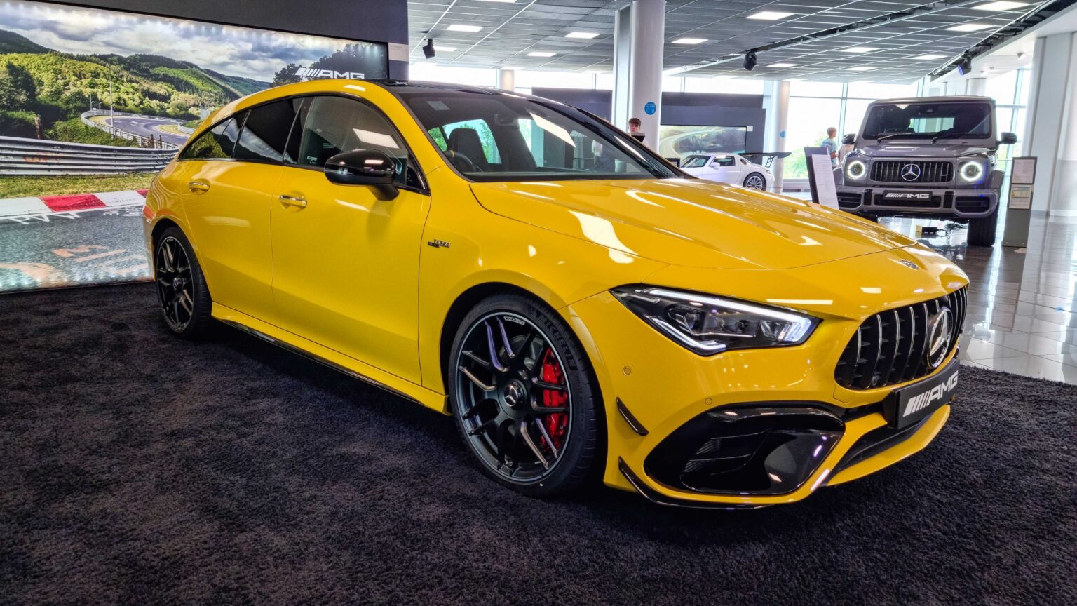 Mercedes-Benz-CLA-Shooting-Brake-45-AMG