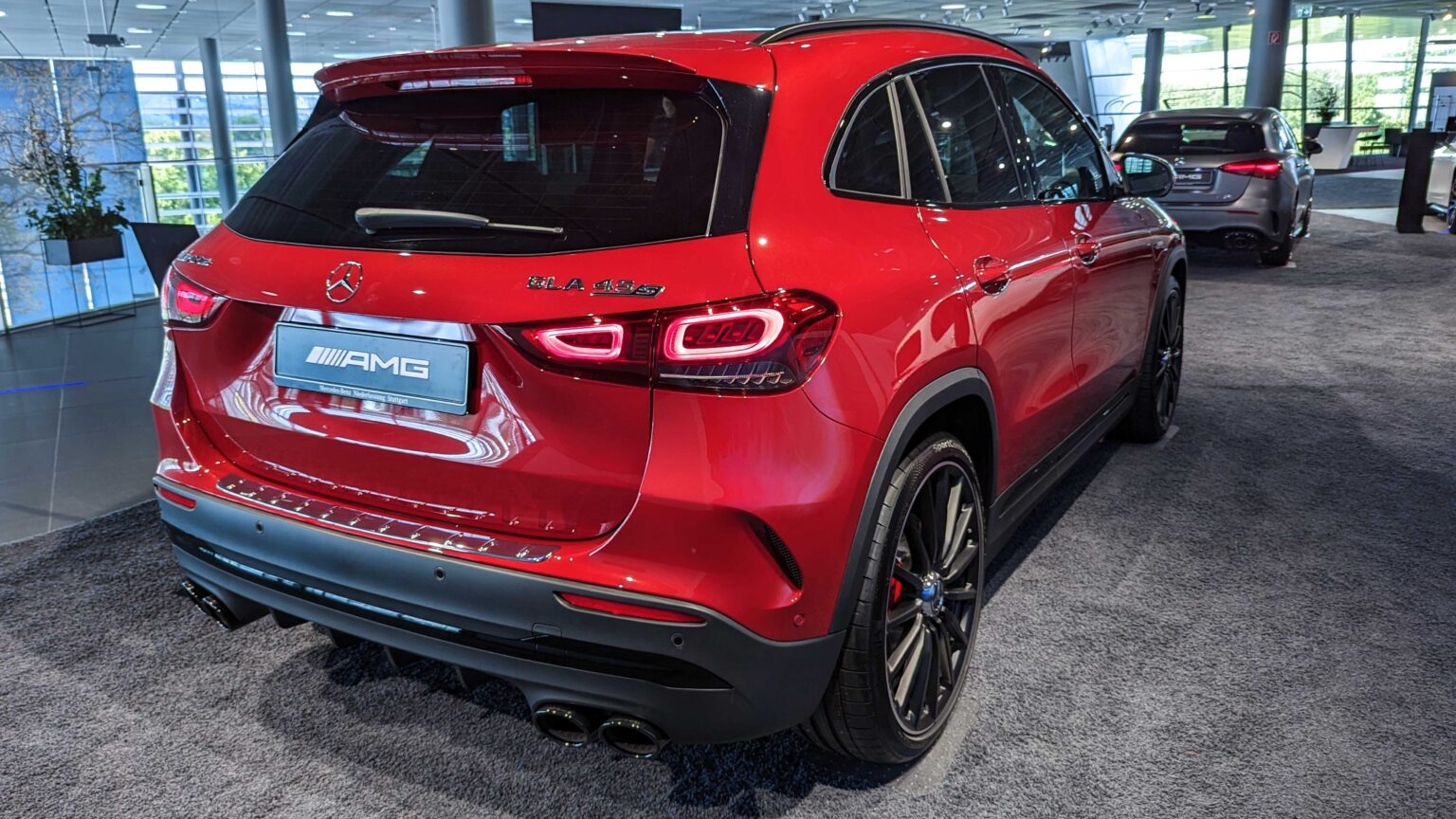 Mercedes-Benz-GLA-45S-AMG-4Matic-2024