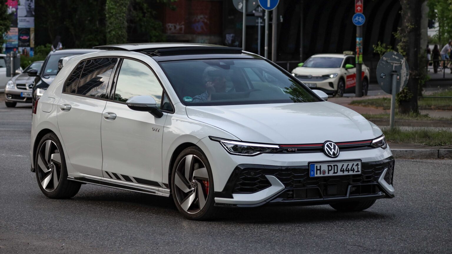 Volkswagen-Golf-GTI-white
