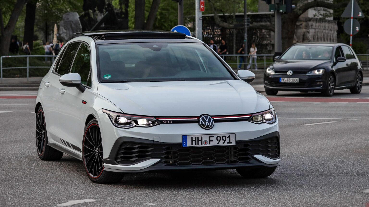 Volkswagen-Golf-GTI-white-in-Hamburg