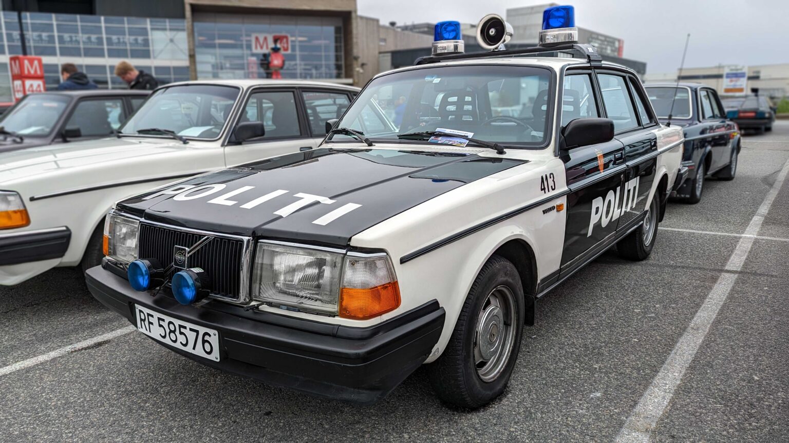 Volvo-240-Police-car-from-Stavanger