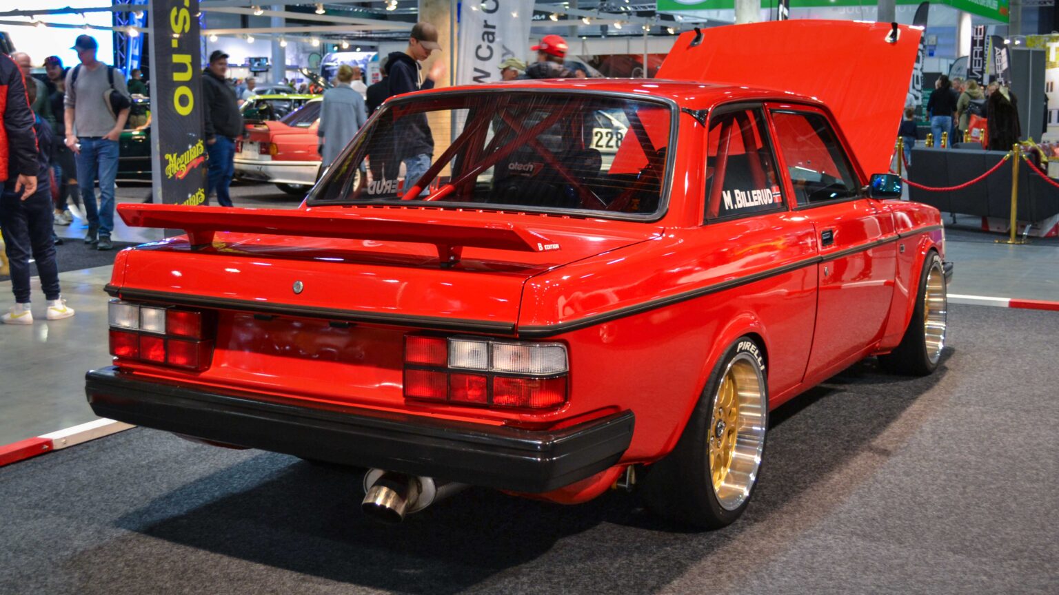 Volvo-242-red-racecar