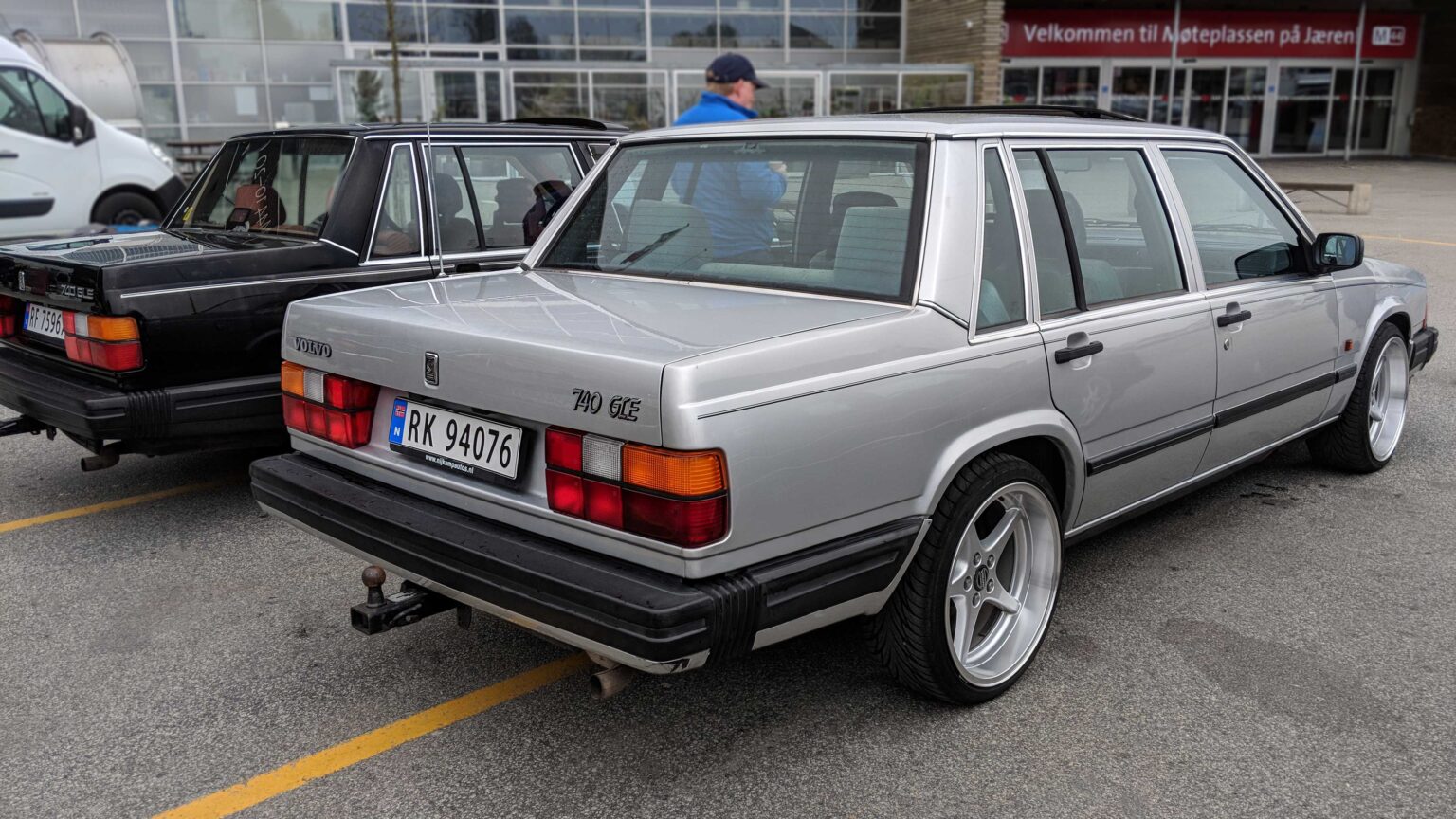 Volvo-740-GLE-1985-silver