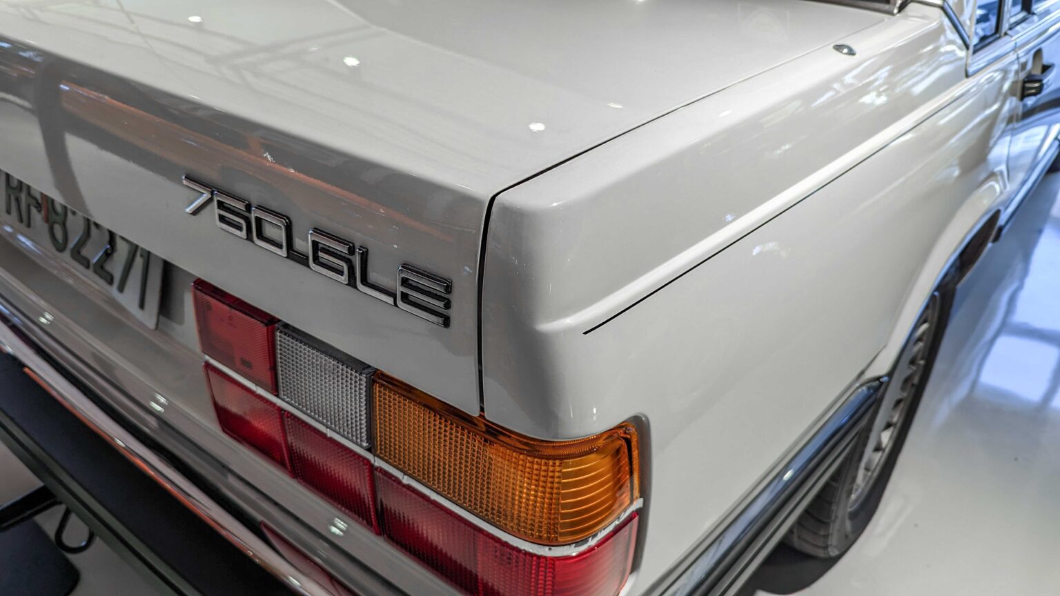 Volvo-760-GLE-emblem