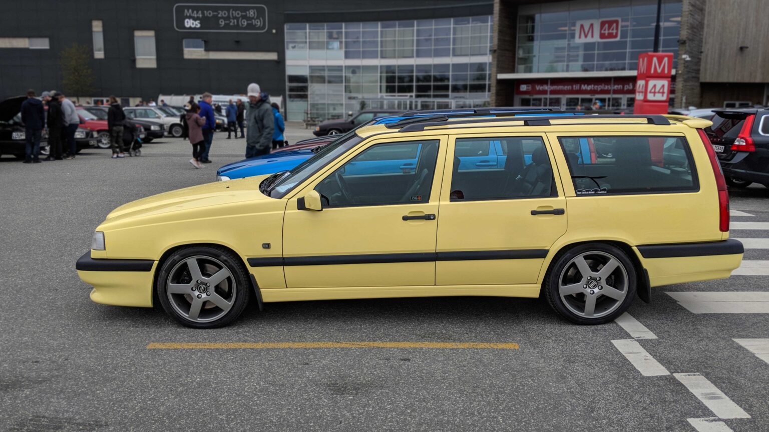 Volvo-850-T-5R-yellow