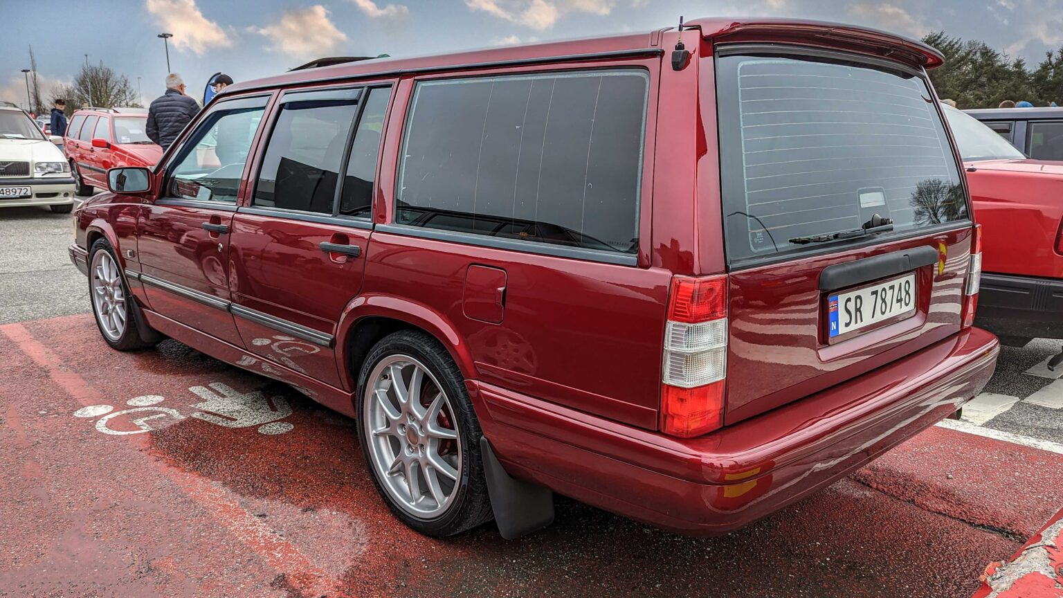 Volvo-940-Estate-1996-red