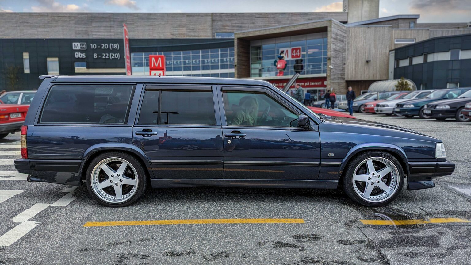 Volvo-940-Estate-1998-profile