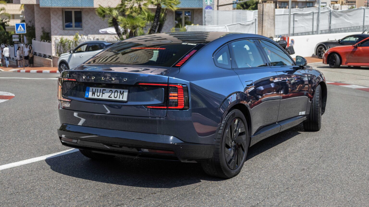 Volvo-ES-90-Test-Vehicle-blue