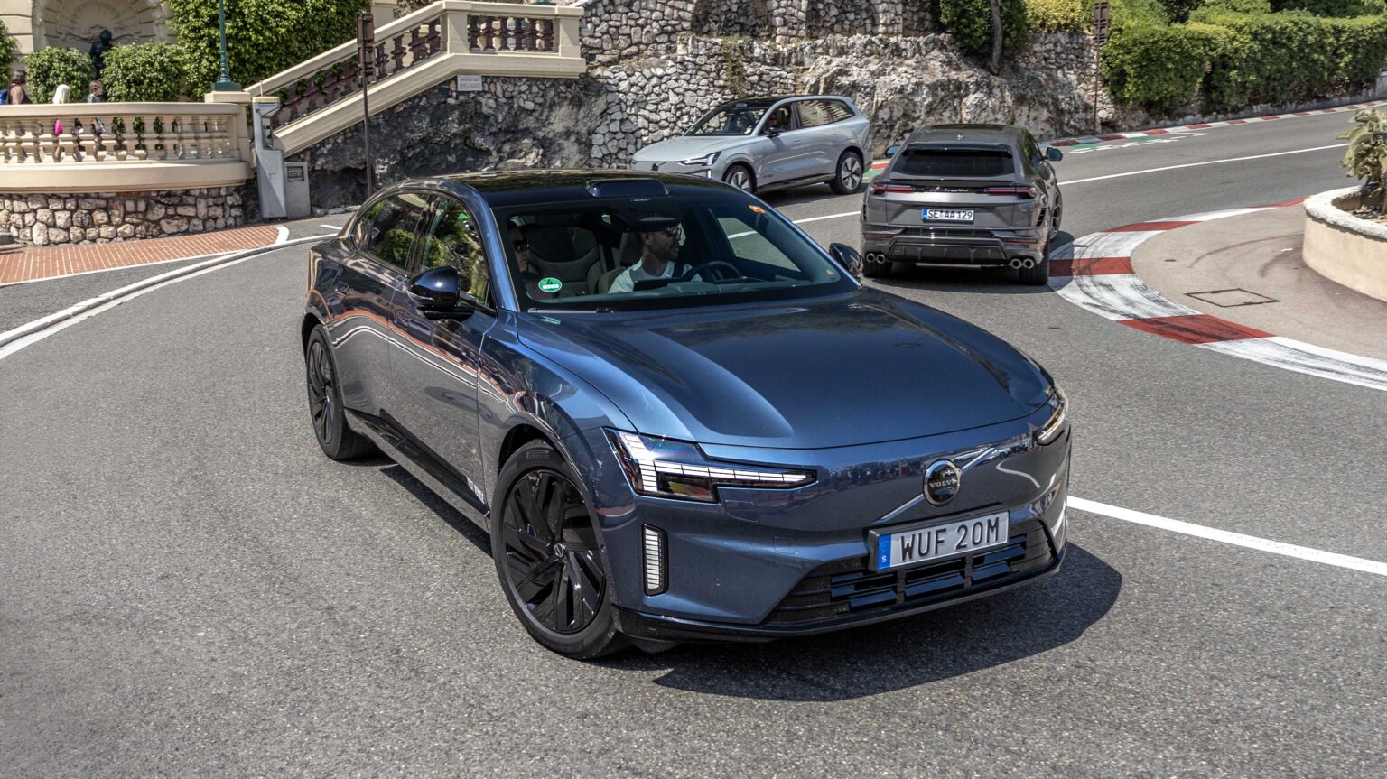 Volvo-ES-90-in-Fairmont-hairpin