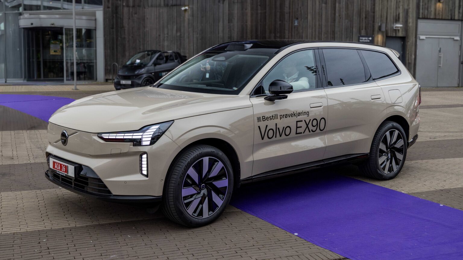 Volvo-EX90-2026