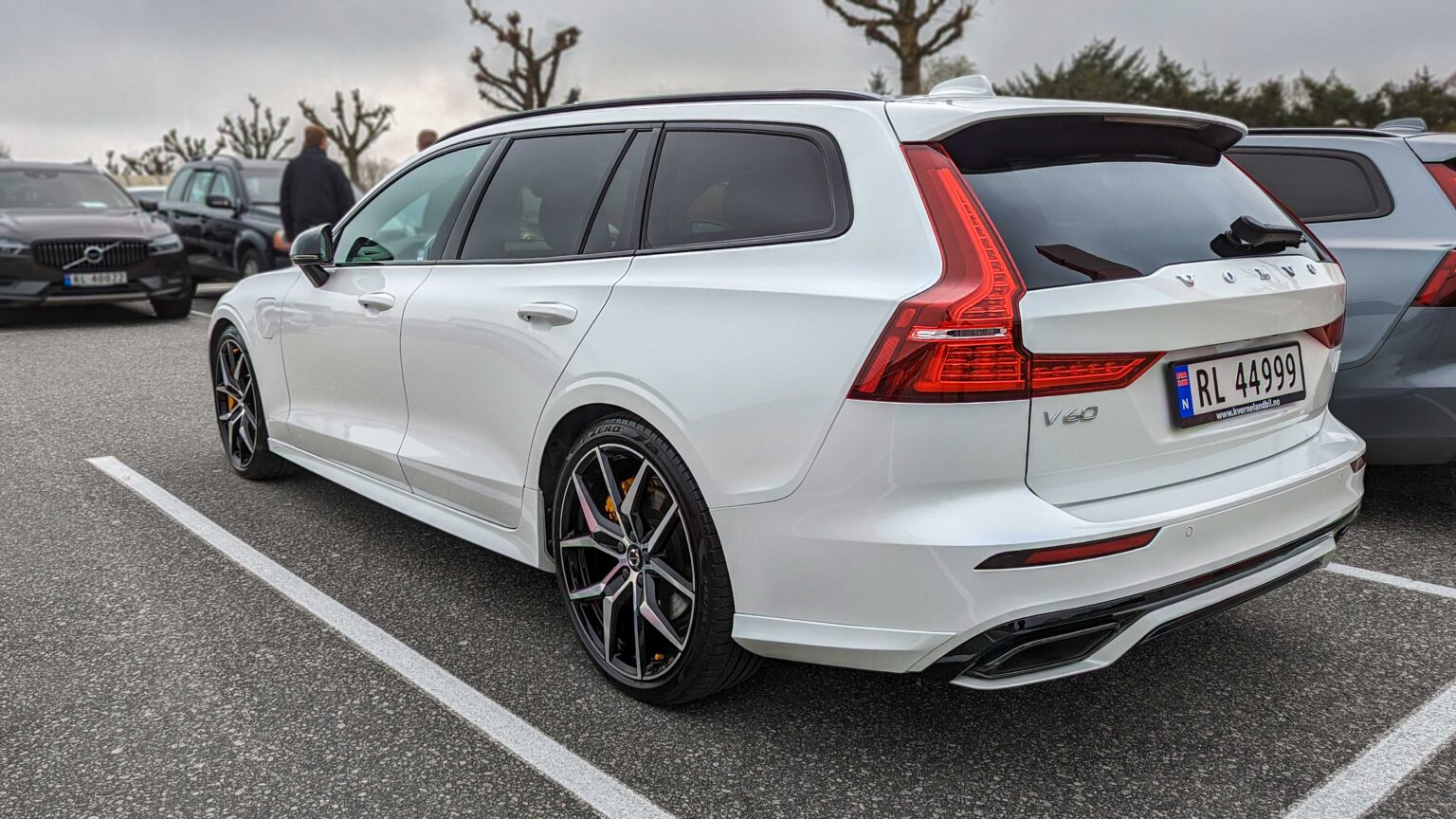 Volvo-V60-R-design-rear