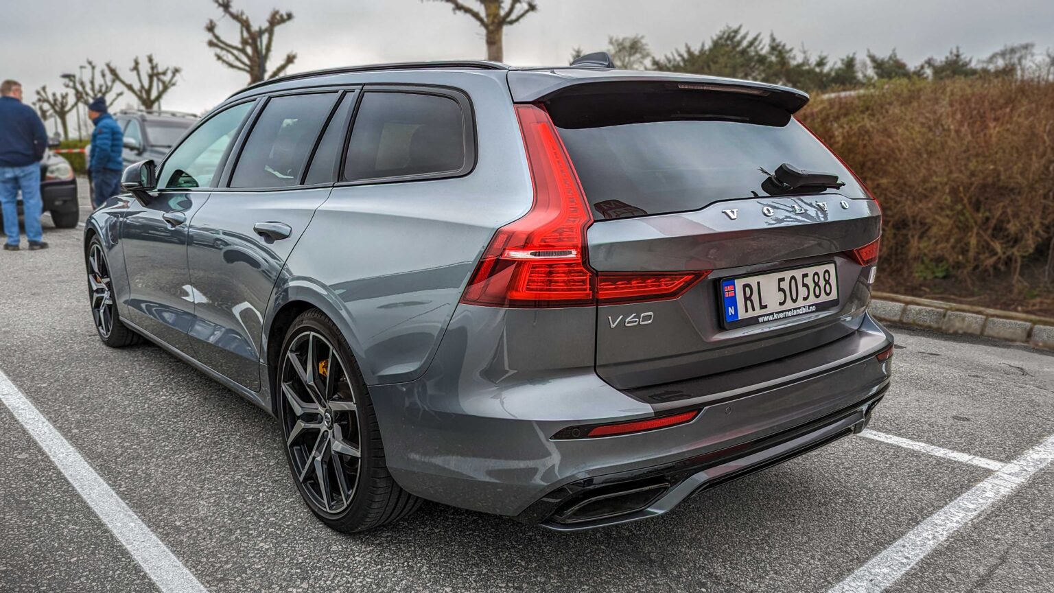 Volvo-V60-T8-2021