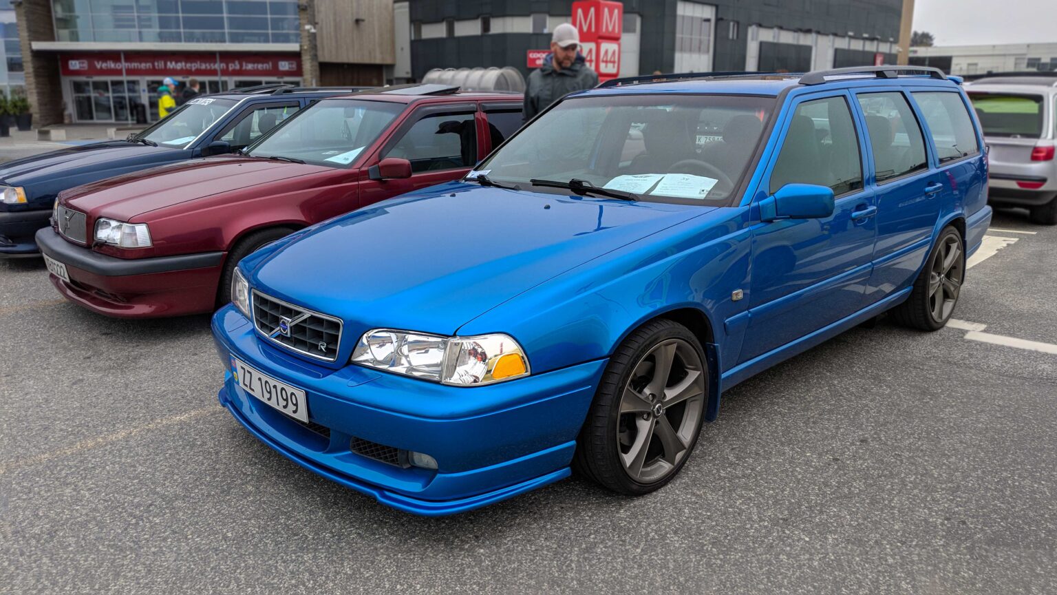 Volvo-V70-R-AWD-blue