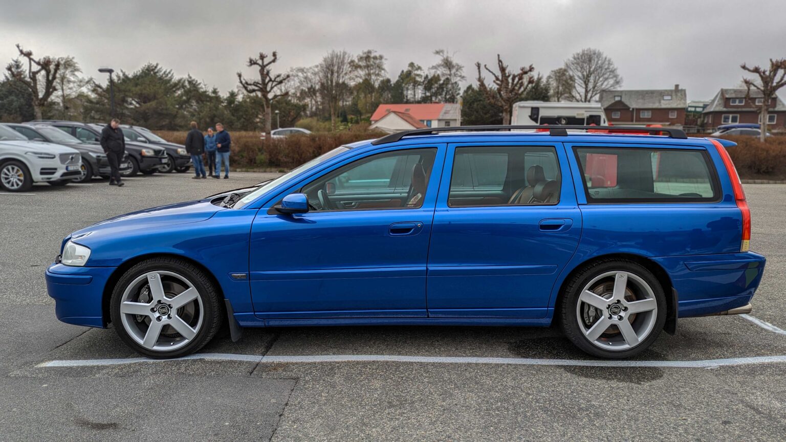 Volvo-V70-R-blue