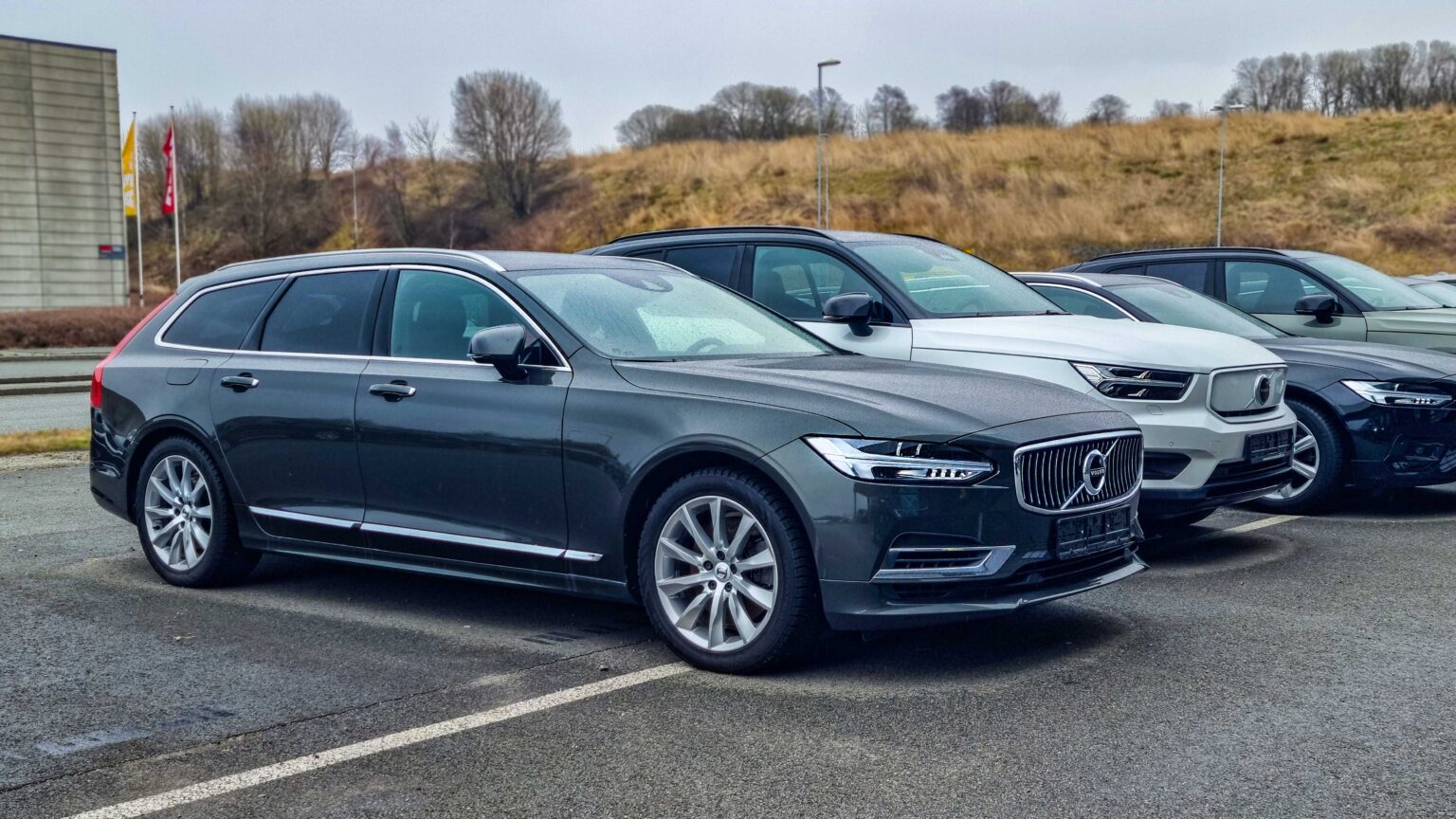 Volvo-V90-dark-grey