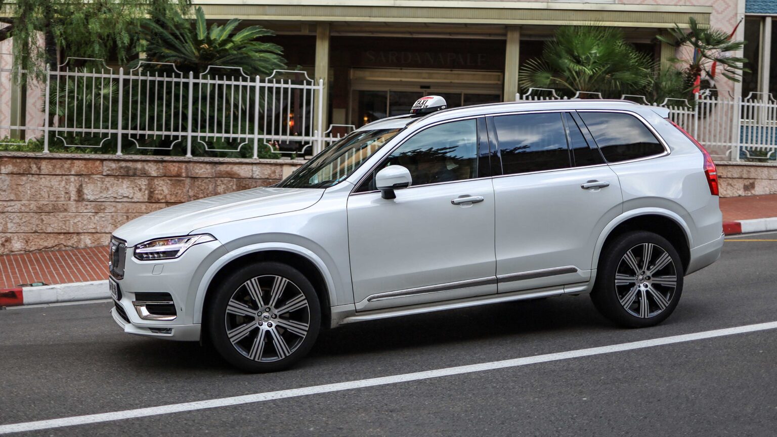 Volvo-XC90-Incription-Taxi