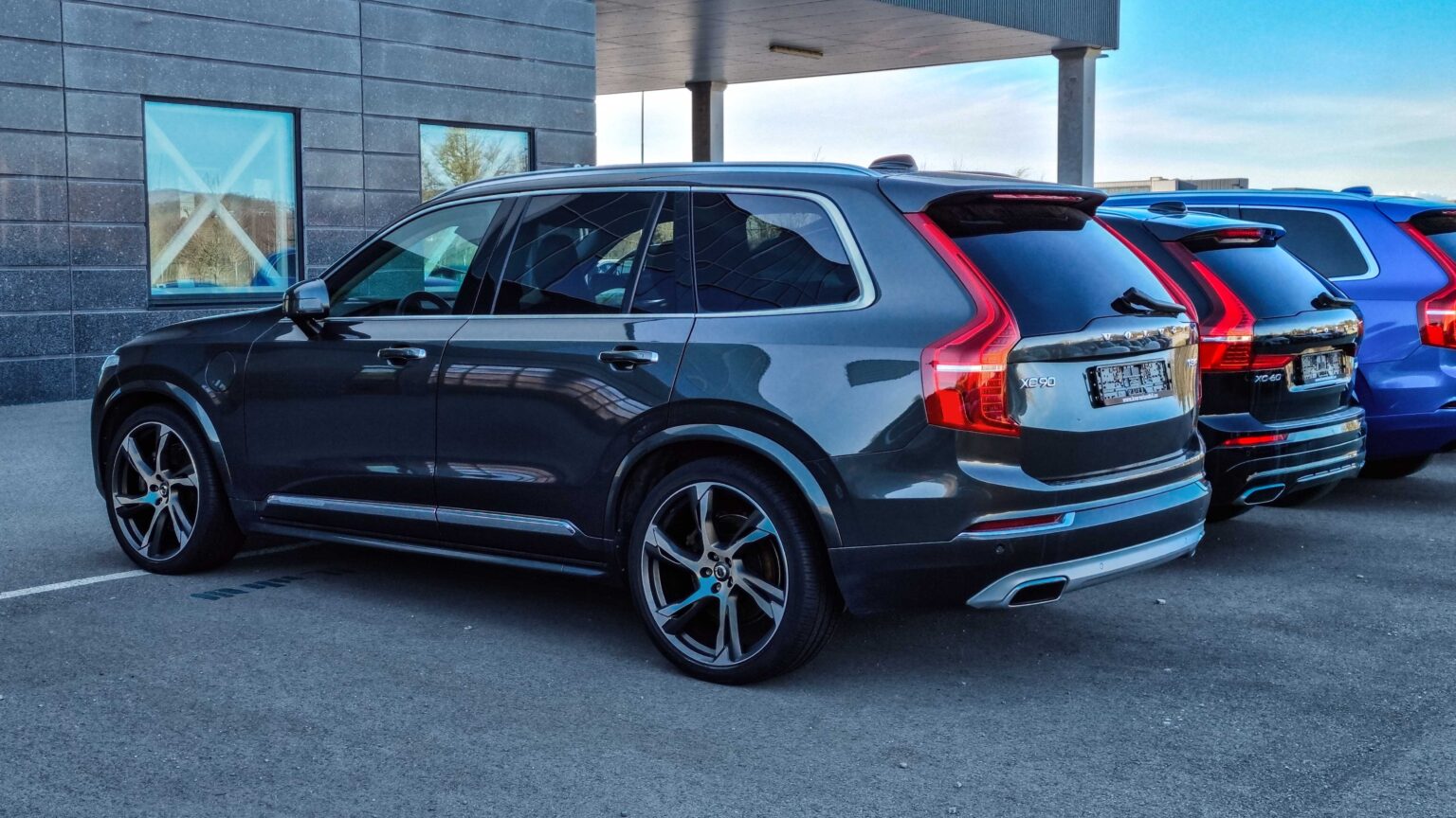 Volvo-XC90-rear