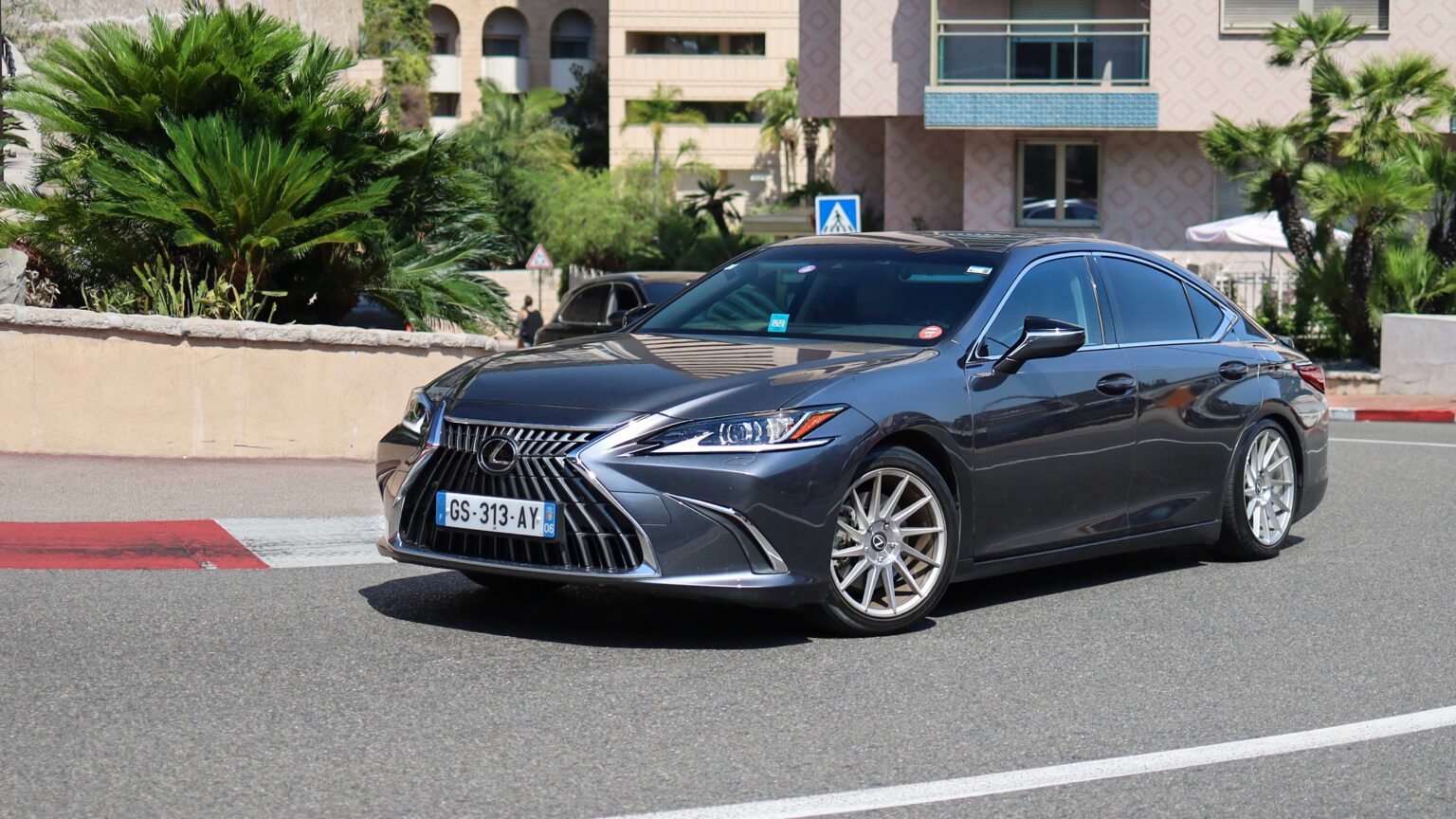 Lexus-ES-300h-front-grey