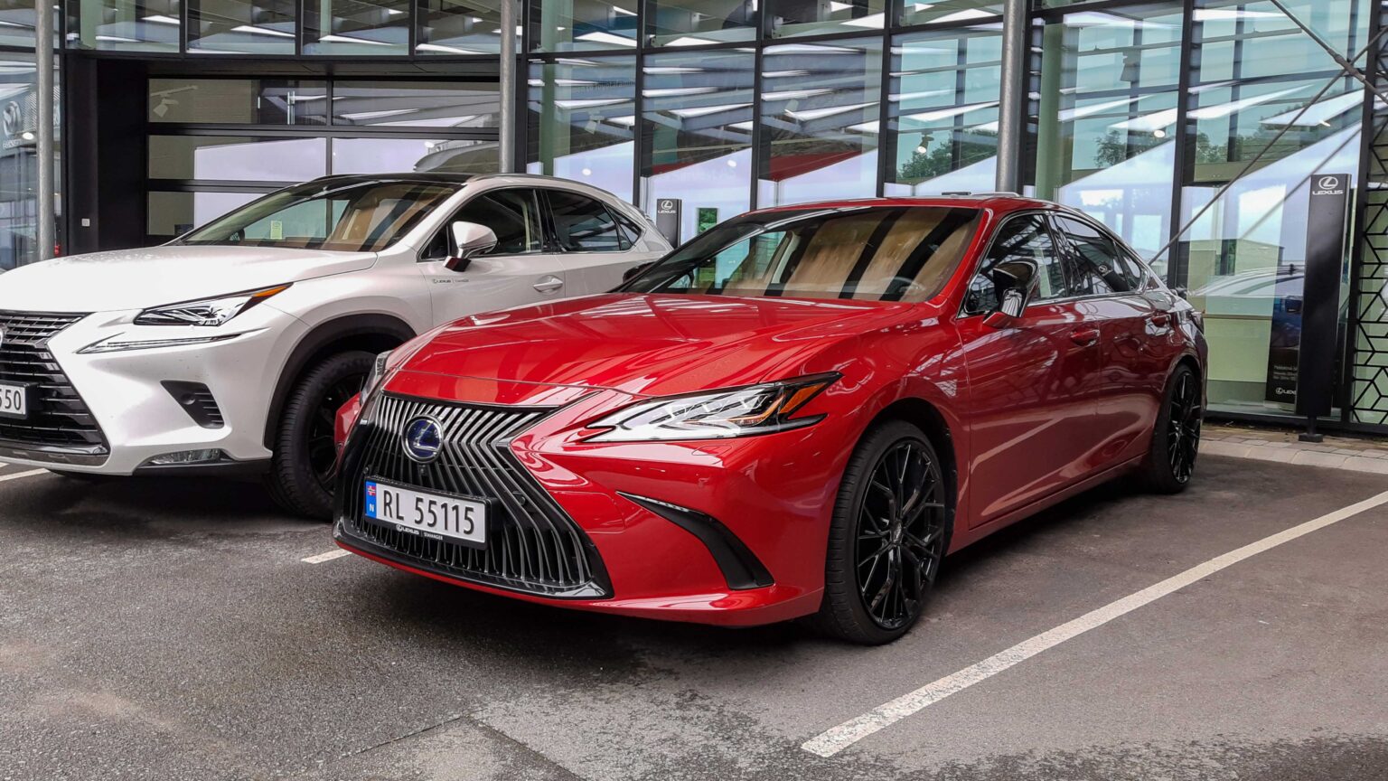 Lexus-ES-300h-red