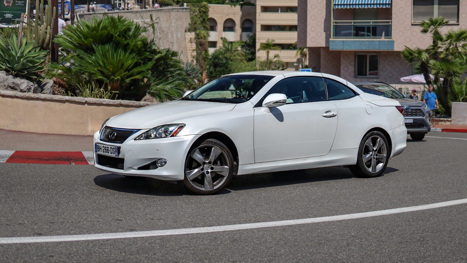 Lexus-IS-250-C-white-in-Monaco