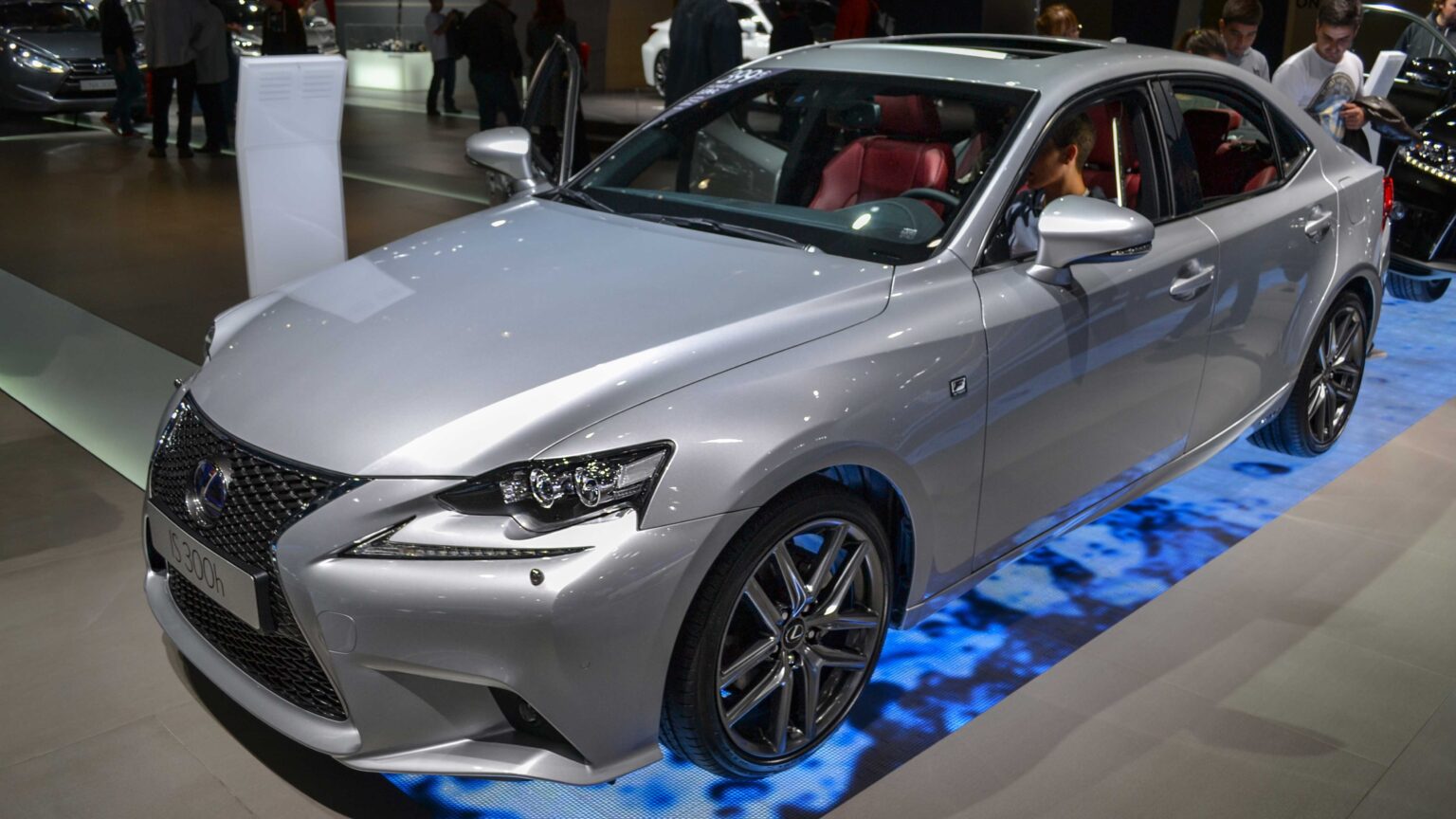 Lexus-IS-300h-F-Sport-silver