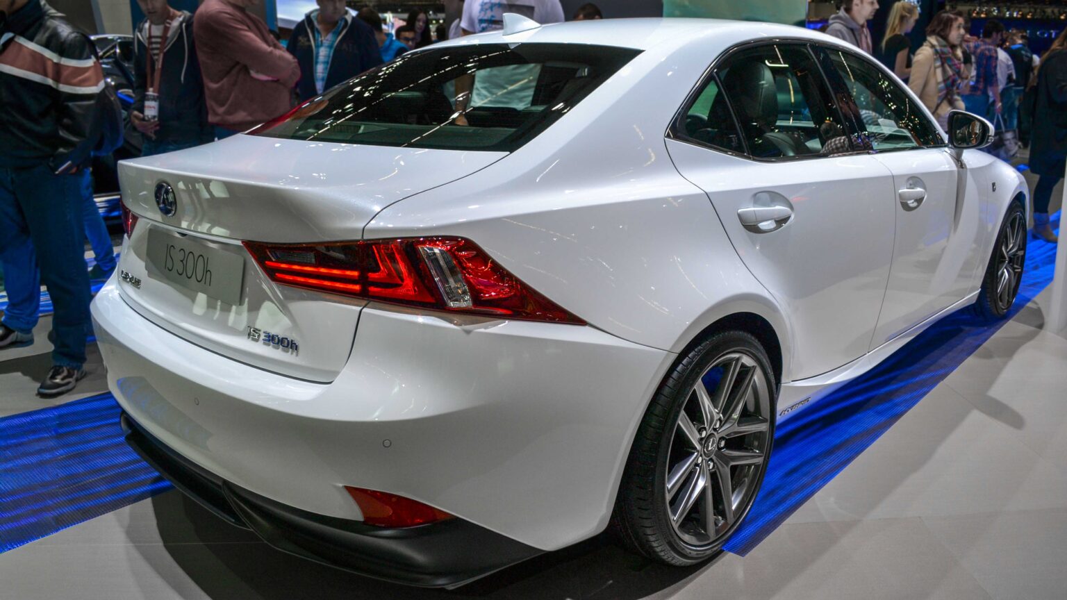 Lexus-IS-300h-F-Sport-white