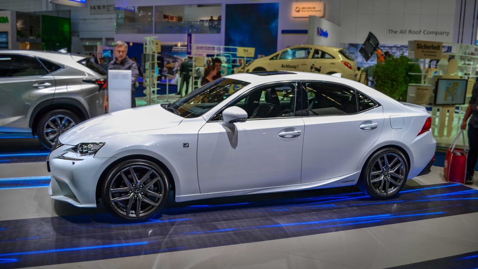 Lexus-IS-300h-white-F-Sport