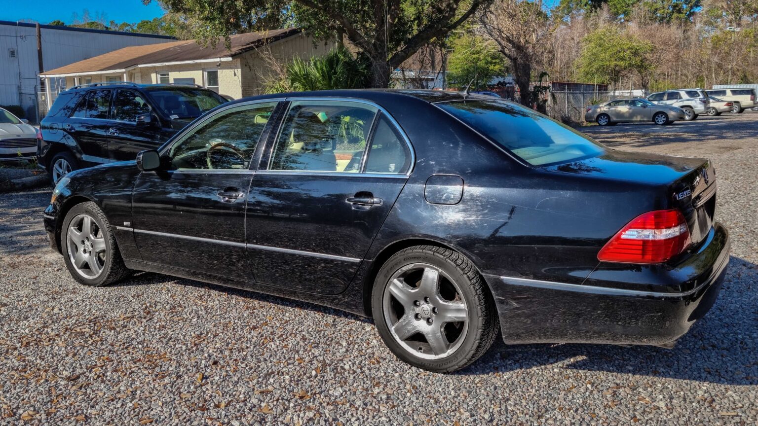 Lexus-LS-430-black-side